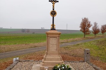 Obnova křížku v Dubčanech