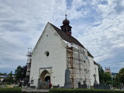 Obnova střechy kostela v Tečovicích