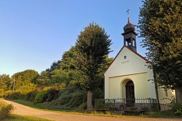 Kaplička v Ostrově u Vlašimi